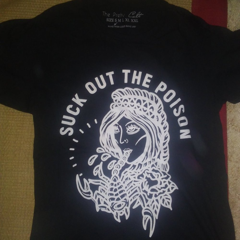 Suck Out the Poison t-shirt by The Pretty Cult. Size SMALL.